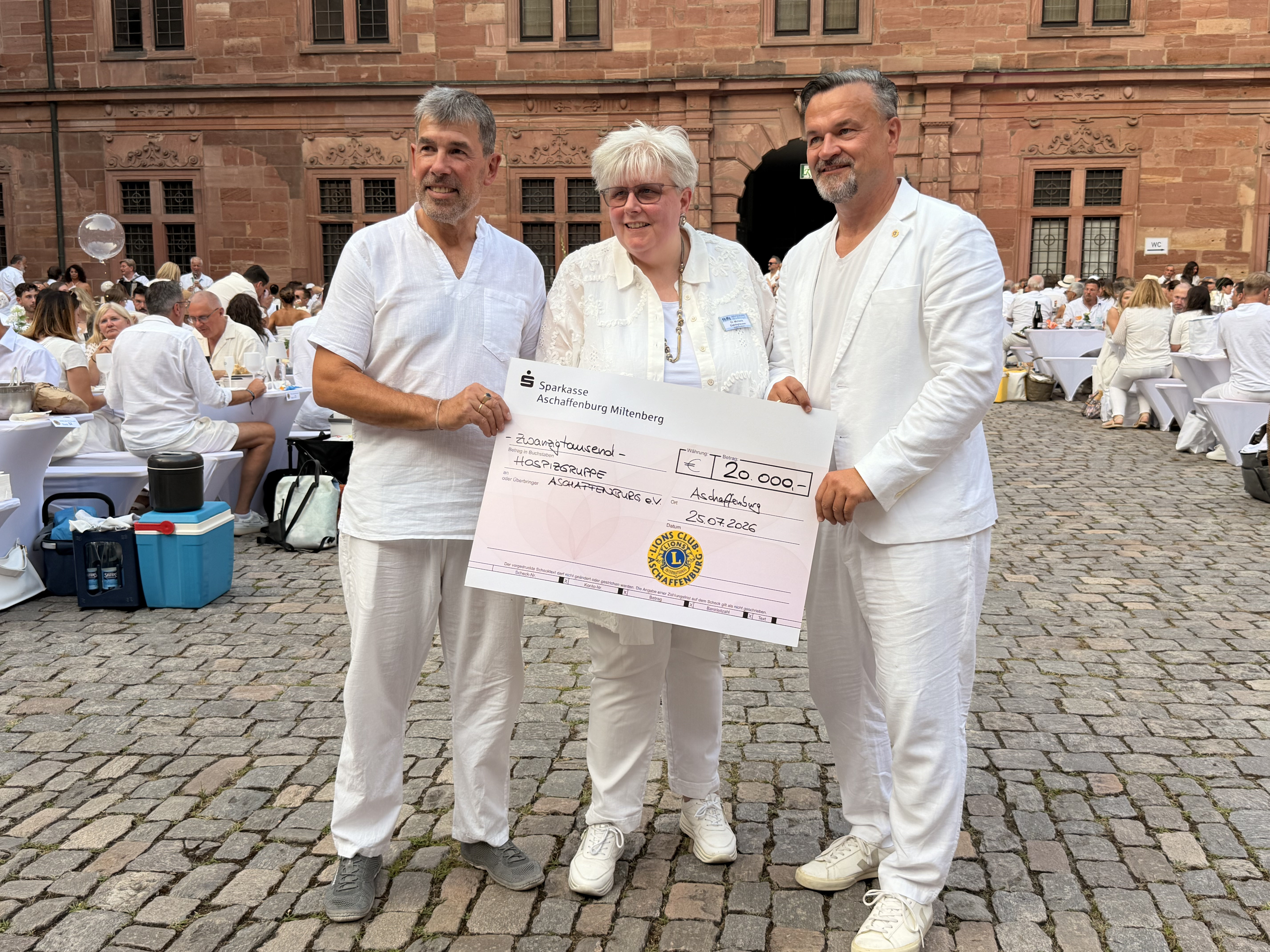 Schecküberreichung